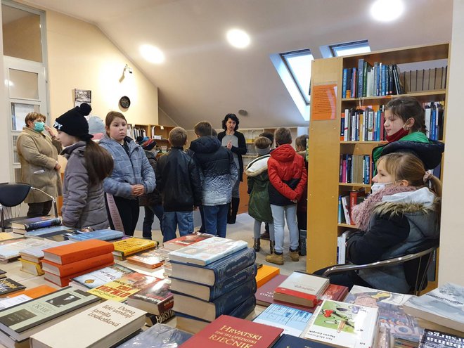 Danas su u posjetu knjižnici bili učenici iz ČOŠ Jana Amosa Komenskog koji su sudjelovali u nagradnom likovnom natječaju u sklopu Mjeseca hrvatske knjige/Facebook Pučka knjižnica i čitaonica Daruvar
