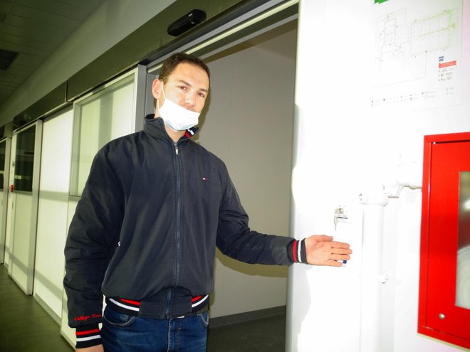 Ulaz u operacijske sale u JIL-u moguć je uz pomoć senzora kako osoblje ne bi dodirivali kvake/Foto: Martina Čapo
