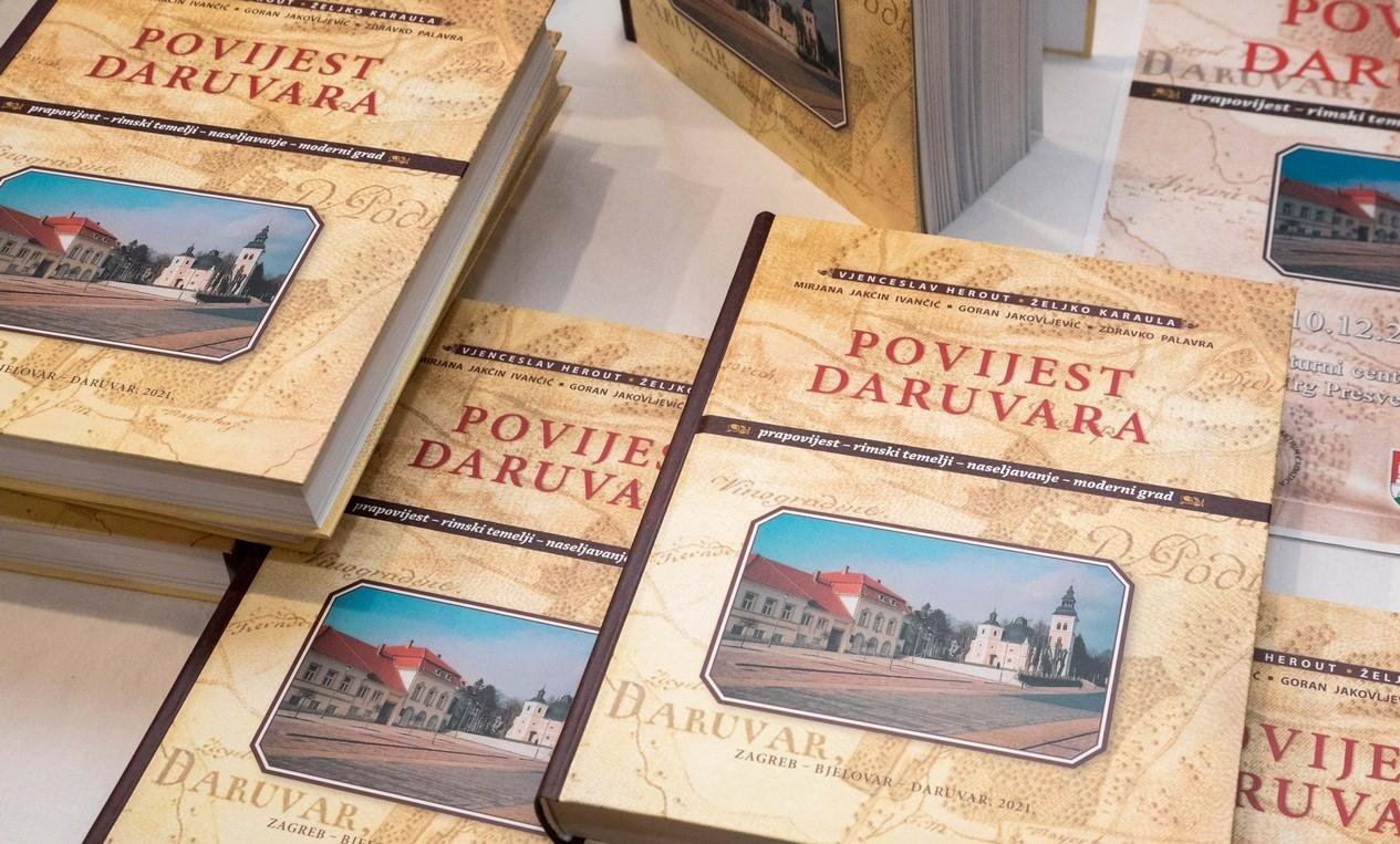 Fotografija: Naslovnica monografije Povijest Daruvara/Foto: Predrag Uskoković
