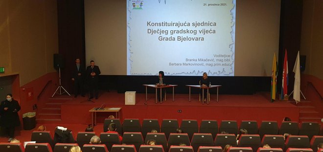 Male vijećnike pozdravili su i gradonačelnik Hrebak te predsjednik Gradskog vijeća Nenad Martinovski/ Foto: Grad Bjelovar
