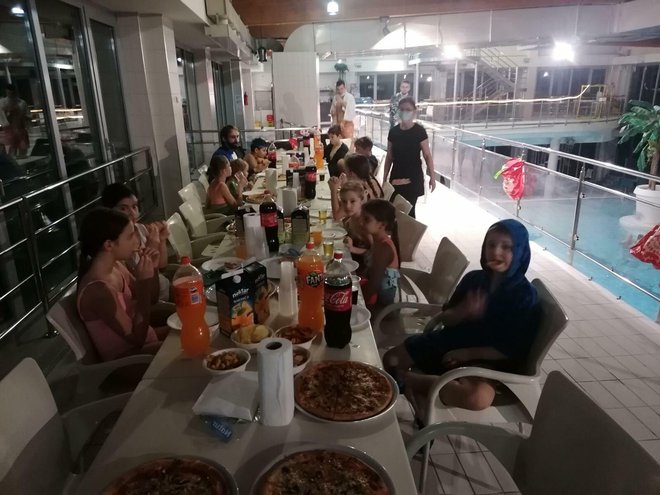 Na kraju su svi uživali u pizzi i sokovima/Foto: Sportska udruga Super-Sportaš
