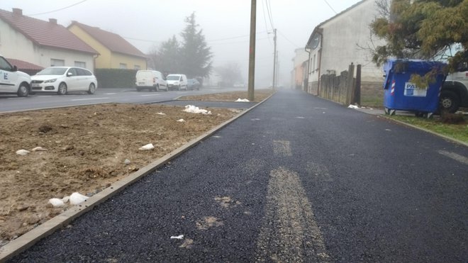 Osim ceste, uredit će se i pješačka te biciklistička staza/ Foto: Deni Marčinković
