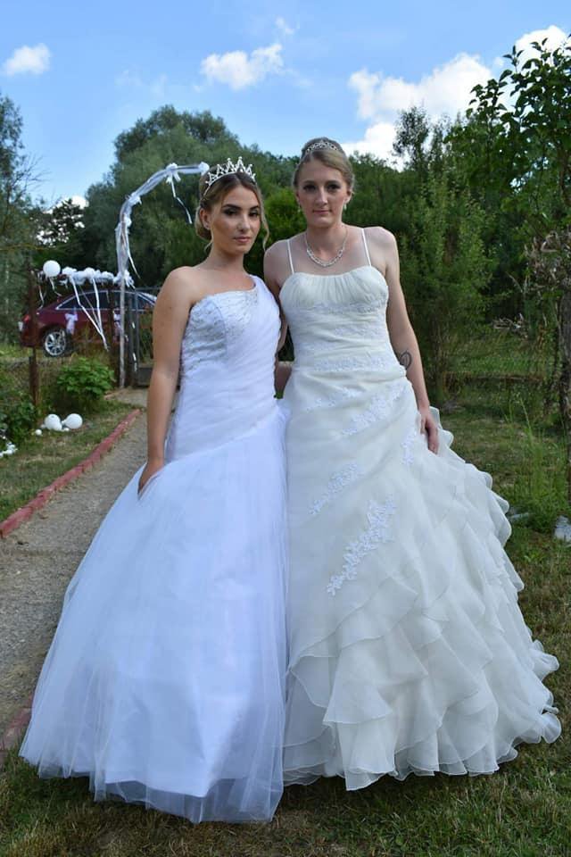 Sestre Veronika (lijevo) i Larisa (desno) u modelima vjenčanica/Foto: Privatni album
