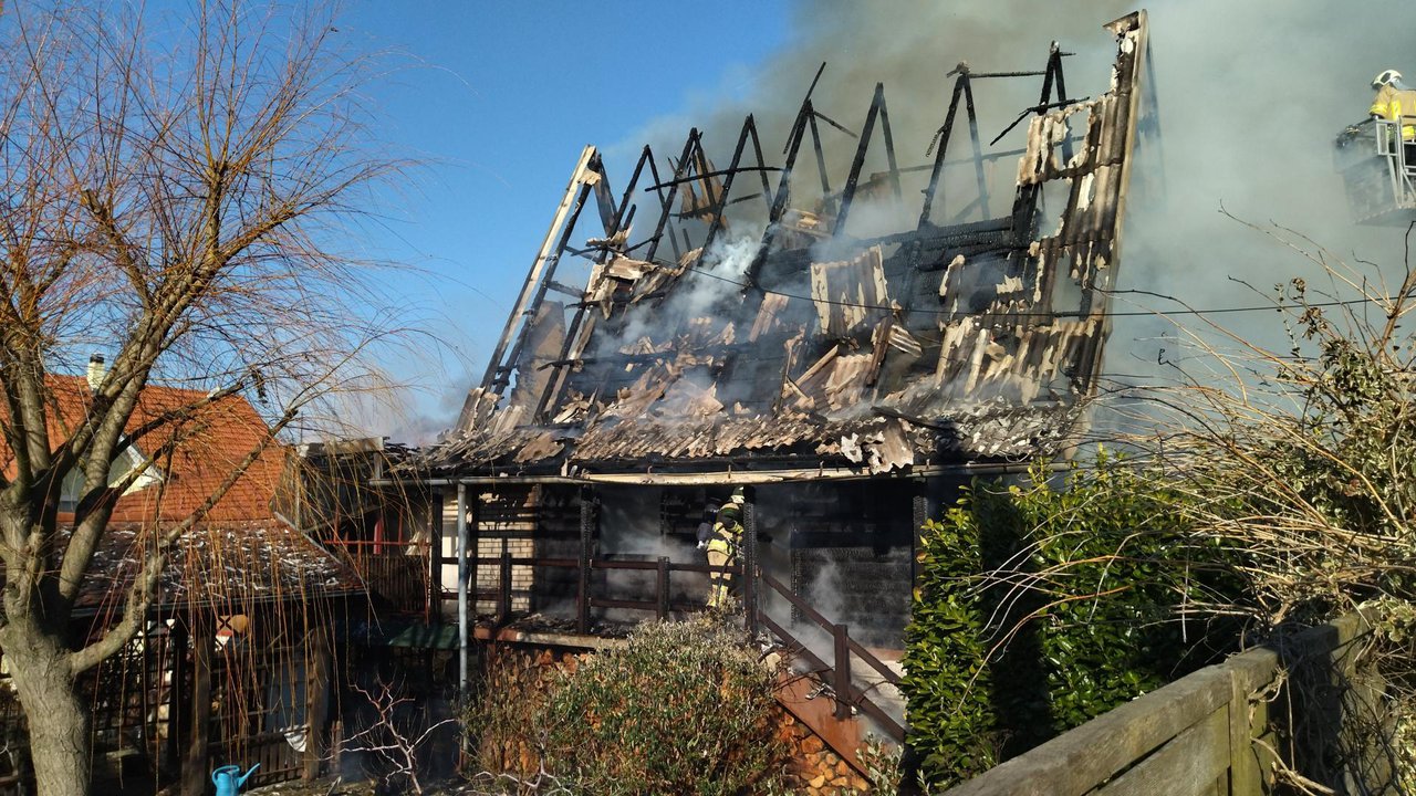 Fotografija: Vatra je potpuno uništila staru kuću/ Foto: Deni Marčinković
