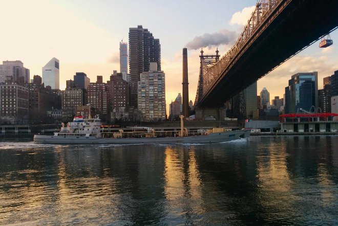 Pogled ispod Brooklynskog mosta koji spaja Brooklyn i Manhattan/ Foto: Privatni album
