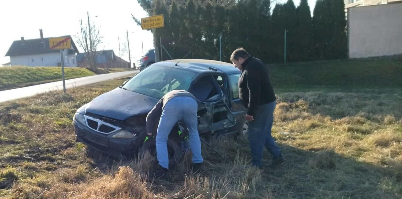 Fotografija: U vozilu je bila jedna ženska osoba koja je prevezena u bjelovarsku bolnicu/Foto: Deni Marčinković
