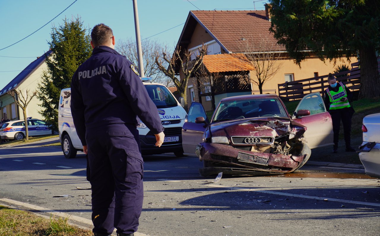 Fotografija: Policijski očevid na mjestu prometne nesreće u Garešnici/Foto: Nikica Puhalo/MojPortal.hr
