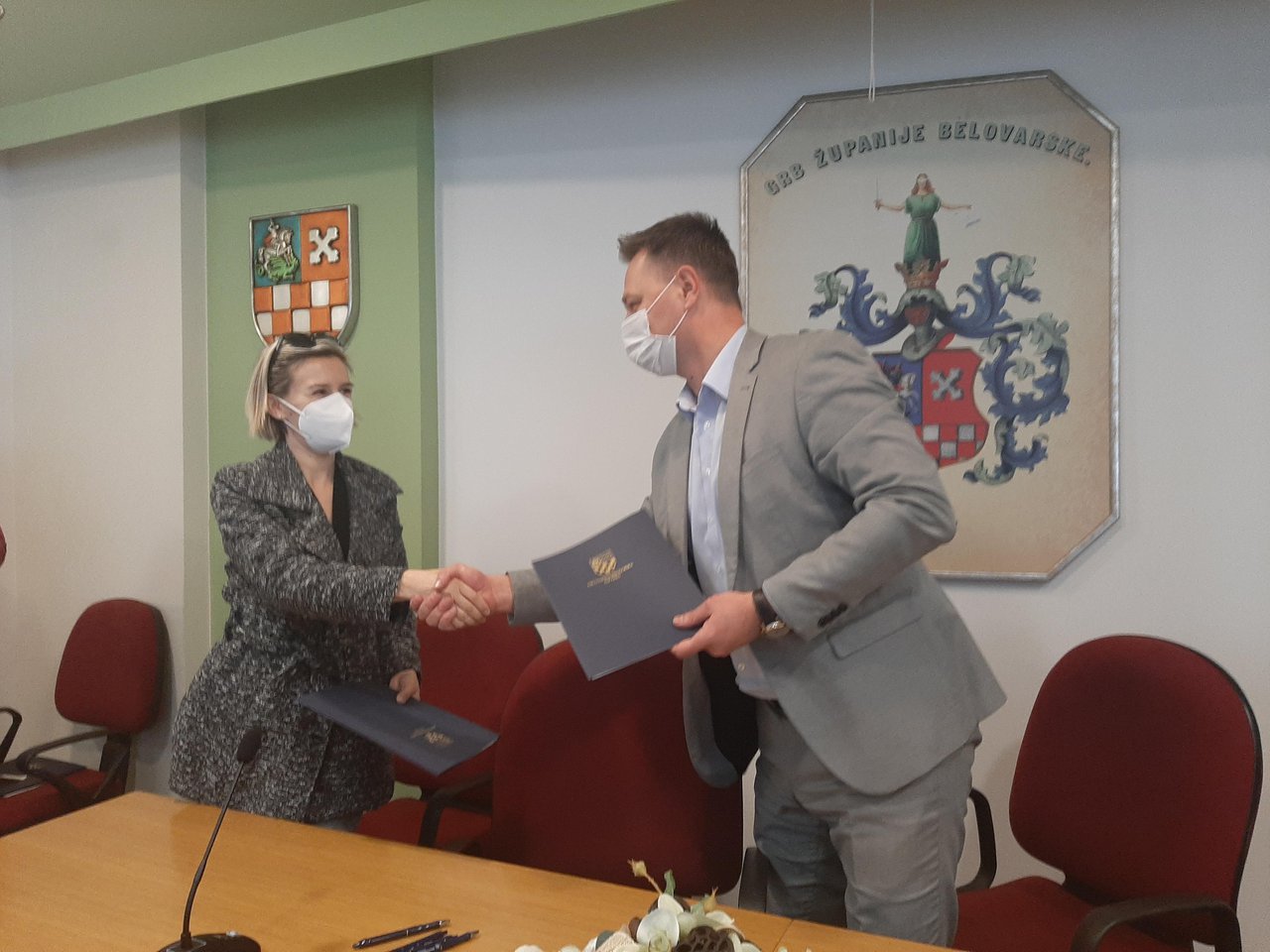 Fotografija: Danas je potpisano novih 16 ugovora o pomoći BBŽ zdravstvenim djelatnicima/Foto: MojPortal
