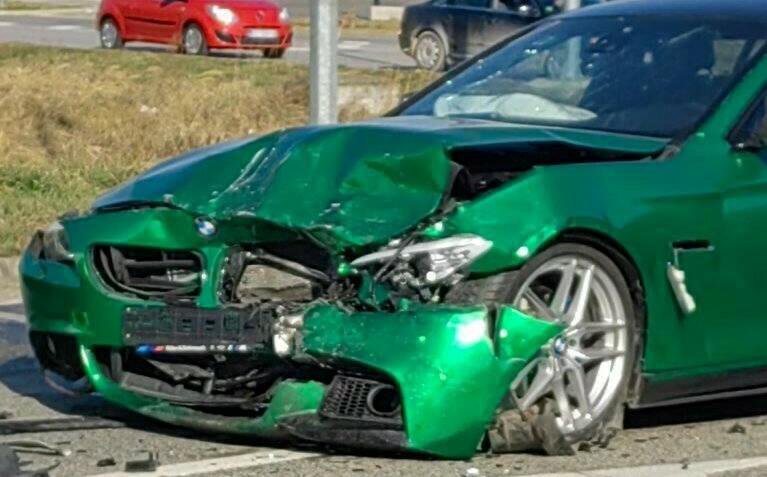 Fotografija: Zeleni BMW pretrpio je veliku štetu/Foto: Facebook
