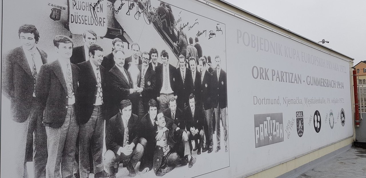 Fotografija: Podsjetnik na slavne dane bjelovarskog rukometa i danas krasi Staro rukometno igralište, popularno Partizanovo/ Foto: Grad Bjelovar
