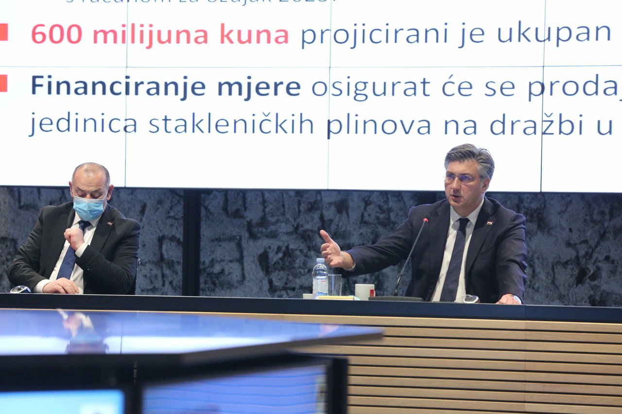 Fotografija: Predsjednik Vlade Andrej Plenković predstavio je paket mjera za ublažavanje rasta cijena energenata.
Foto: Davor Pongračić/CROPIX
