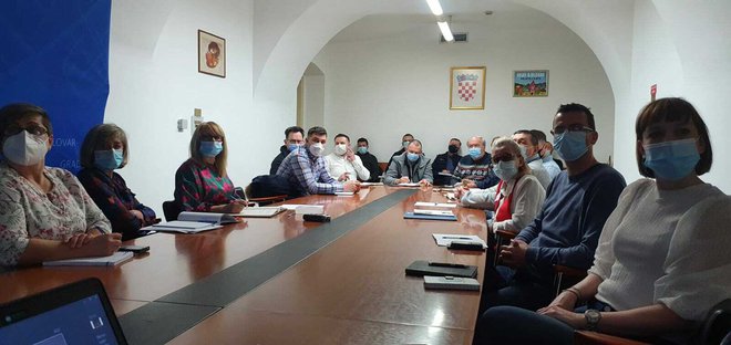 Na sastanku su sudjelovali predstavnici mjesnih odbora, policije, ali i tvrtki/ Foto: Grad Bjelovar
