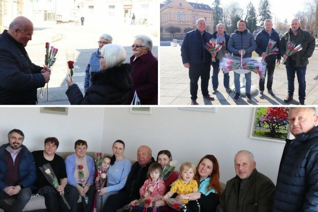Fotografija: Predstavnici Grada Lipika dijelili su danas ruže svojim sugrađankama, a obišli su i izbjeglice iz Ukrajine/Foto: Compas.hr
