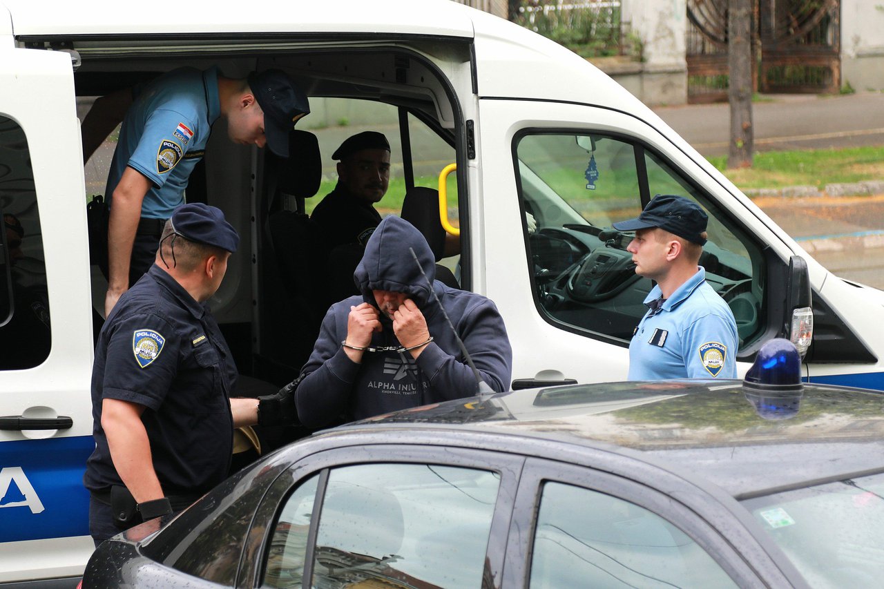 Fotografija: Policijski službenici su osumnjičene predali pritvorskom nadzorniku/Foto: Ivan Peric/CROPIX (ilustracija)
