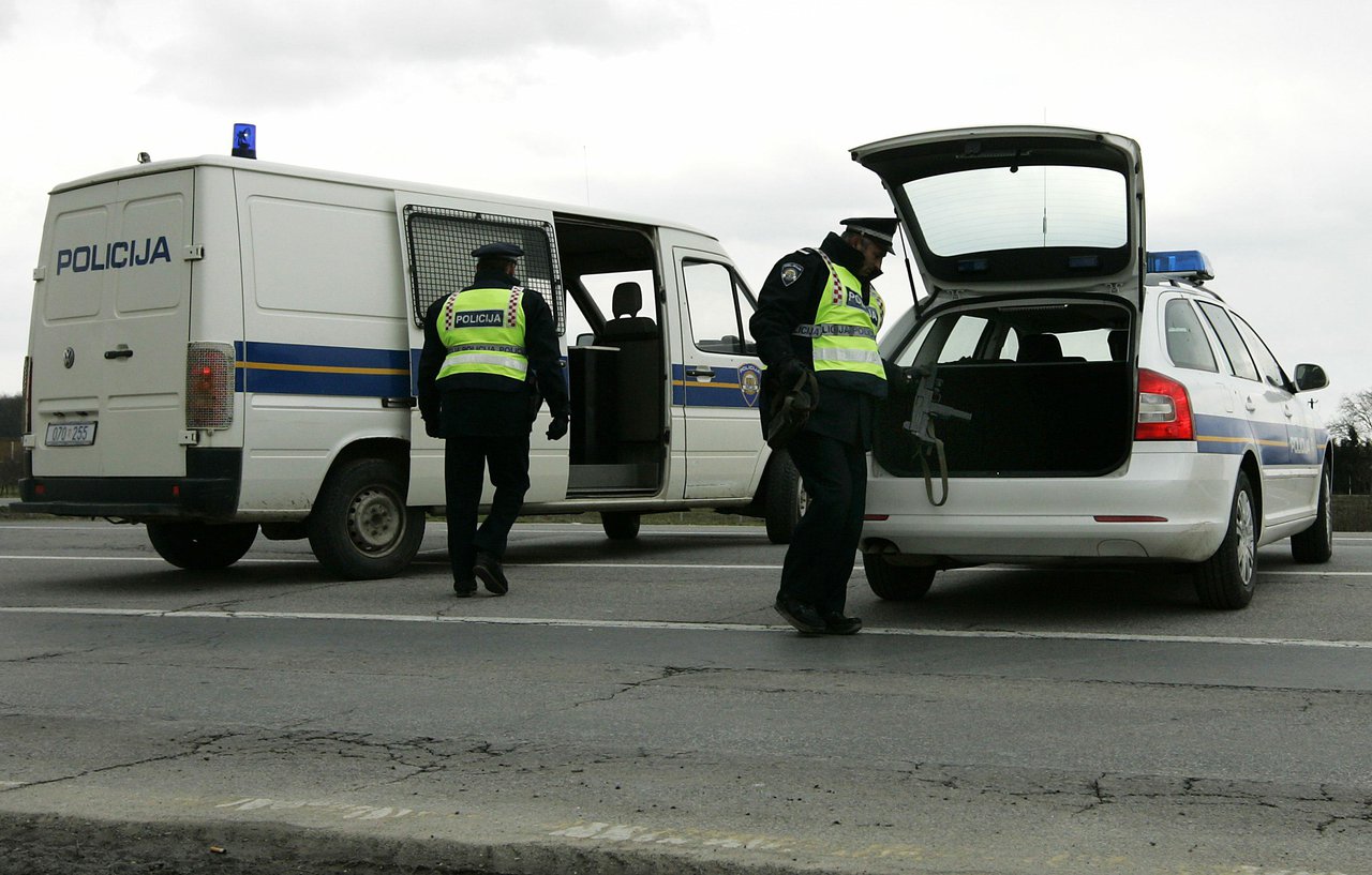 Fotografija: Policija je ženu zaustavila kada se automobilom iz šume uključivala na cestu/Foto:Vlado Kos/Cropix (Ilustracija)
