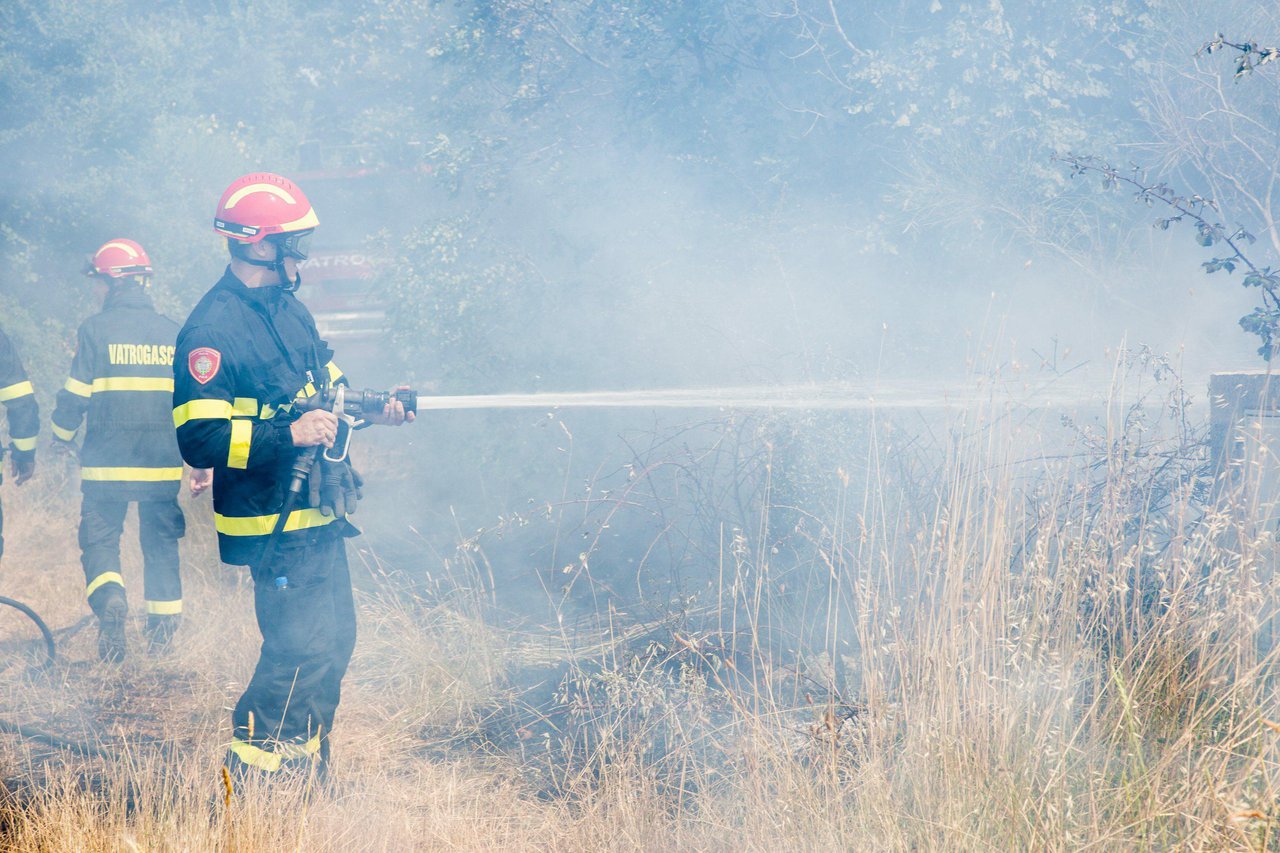 Fotografija: U požaru je izgorjela suha trava/ Foto: Danijela Peracic/CROPIX (Ilustracija)
