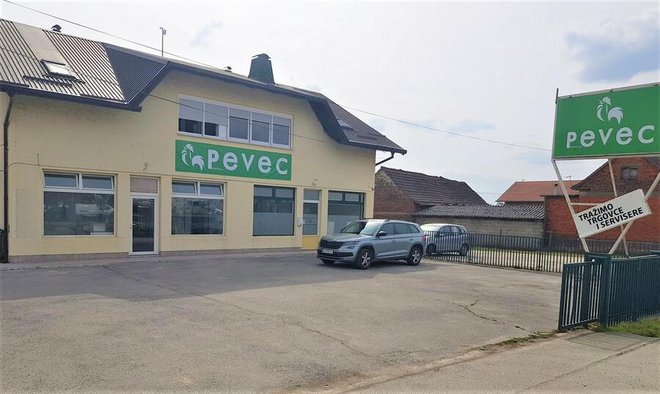 Trgovina Pevec s prepoznatljivim logom pijetla i zelenom bojom otvara se u Vrbovcu/Foto: Pevec
