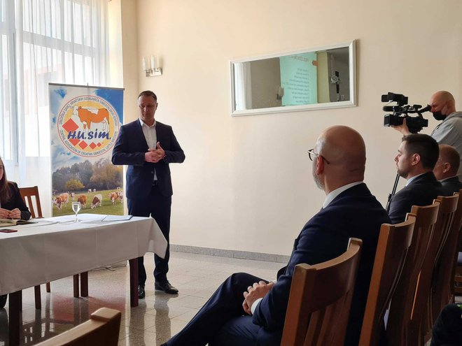 Župan je obećao poljoprivrednike spojiti s institucijama/ Foto: BBŽ
