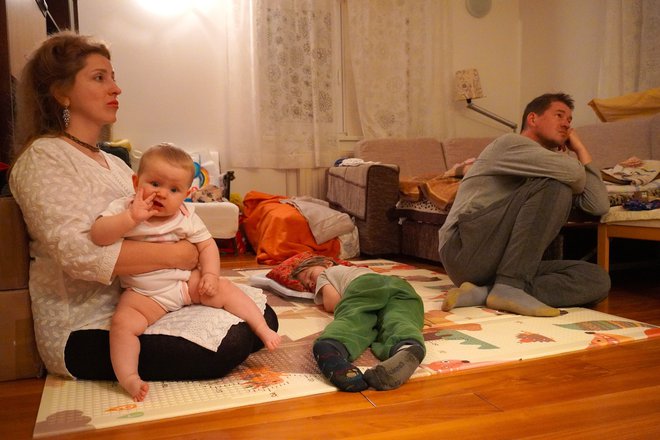 Ukrajinska obitelj Krivošapka snimljena po dolasku u Daruvar / /Foto: Nikica Puhalo
