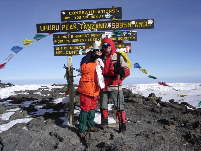 Nada Novotni na Kilimanjaru (lijevo)/Foto: HPD Petrov vrh
