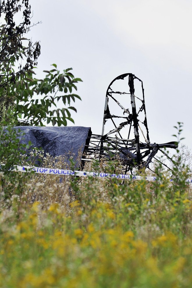 Policijski očevid na brdu Gradina nakon pada zrakoplova/Foto: Boris Kovačev/CROPIX
