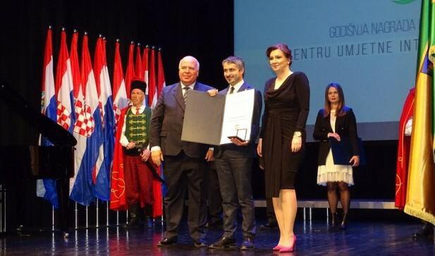 Fotografija: Svečano uručenje nagrade voditelju Centra umjetne inteligencije Lipik, Dejanu Iličiću/Foto: Compas.hr
