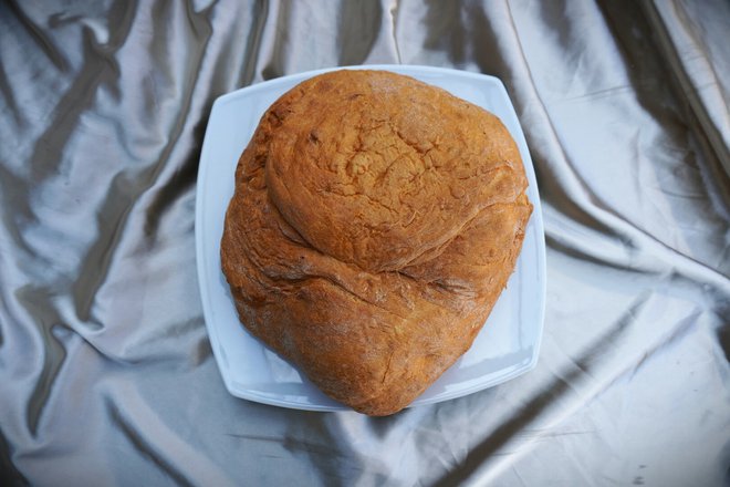 Pečena šunka u kruhu s kuhanim jajima i hrenom/Foto: Nikica Puhalo
