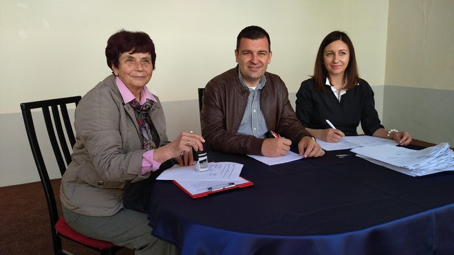Ugovore s korisnicima potpisali si gradonačelnik Dario Hrebak i direktorica TZ Ana Kelek/ Foto: Deni Marčinković
