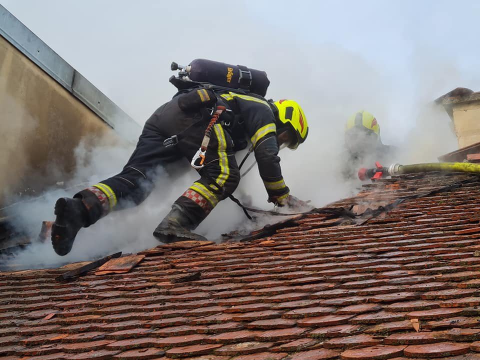Fotografija: U požaru je nastala veća materijalna šteta/Foto: Vatrogasna postrojba Zagreb
