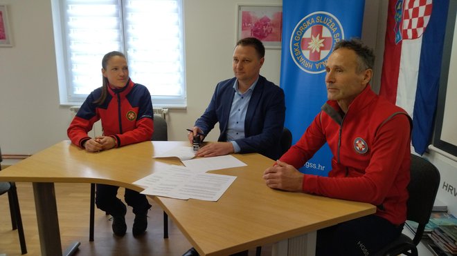 Ugovor su potpisali župan Marko Marušić i pročelnik HGSS-a Bjelovar Siniša Atlija/ Foto: Deni Marčinković
