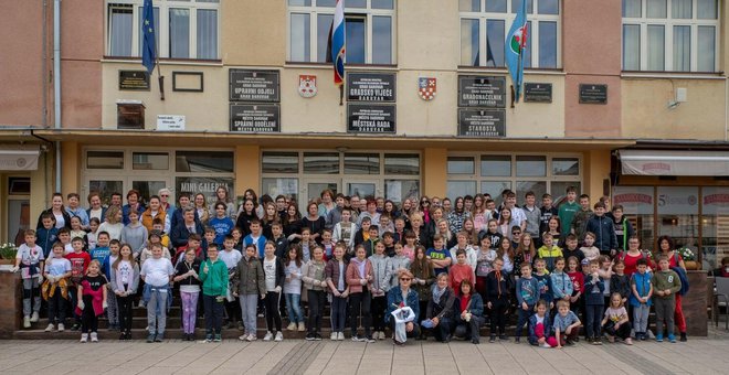 Zajednička fotografija ispred zgrade Gradske uprave/Foto: Predrag Uskoković
