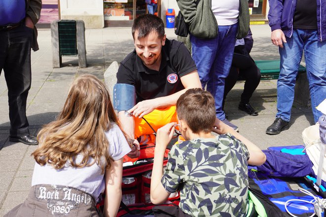 Djeca su bila posobne zainteresirana da nauče tehnike spašavanja života/Foto: Nikica Puhalo/MojPortal.hr
