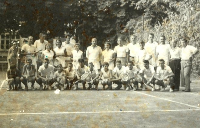 Turnir u Lipiku 1957. godine. S lijeva čuče Ante Ljevaković, Seljak i Mladen/Foto: Privatna arhiva
