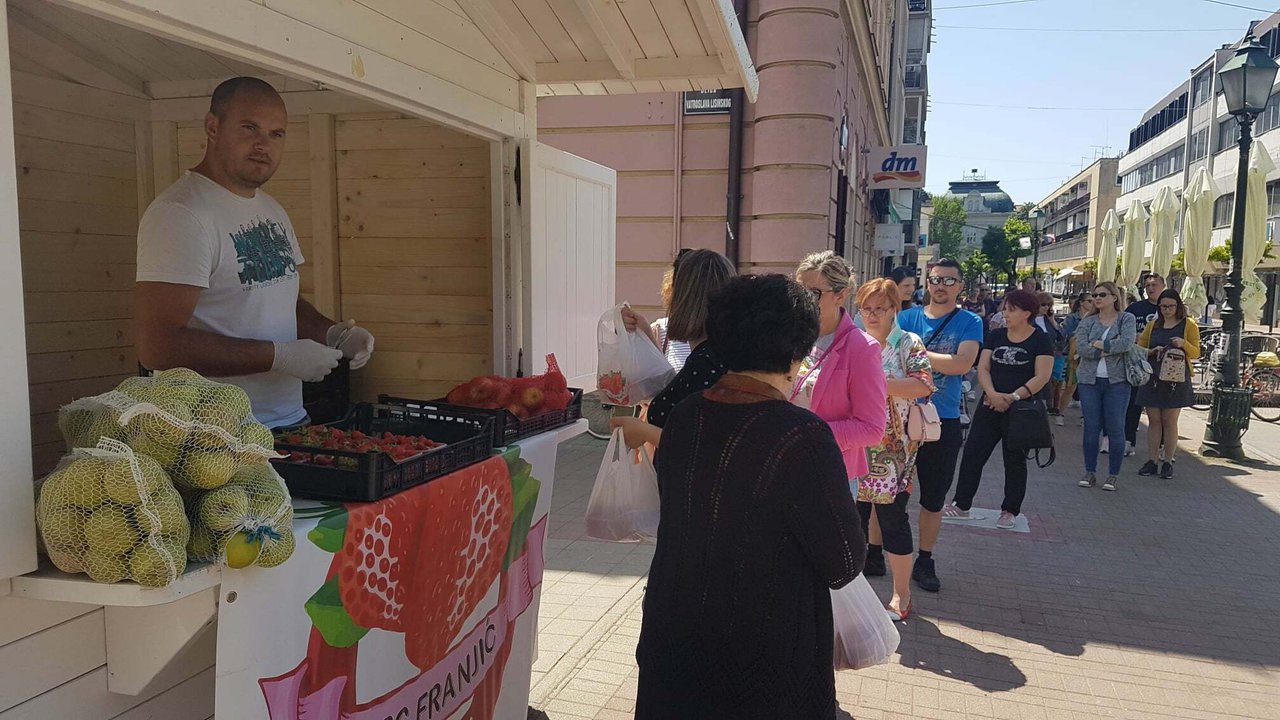 Fotografija: Kreće prodaja jagoda na korzu/ Foto: Bilogorska košara
