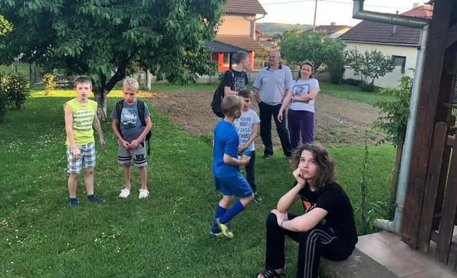 Djeca iz Ukrajine nakon izbijanja požara sklonili su se kod susjeda/Foto: Privatni album

