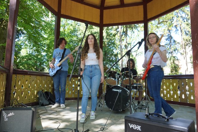U glazbenom paviljonu nastupio je loklalni mladi bend Vaenera/Foto: Nikica Puhalo/MojPortal.hr
