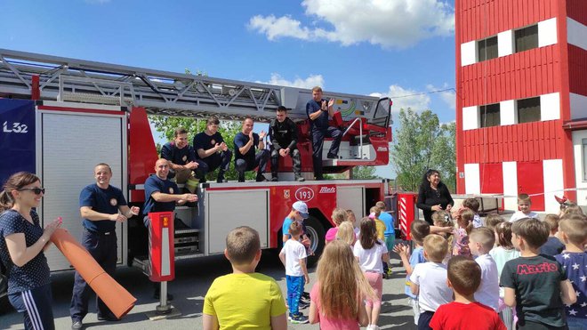 Vatrogasci su djeci pokazali što i kako rade/Foto: Martina Čapo
