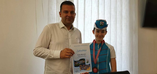 Gradonačelnik Hrebak dobio je zahvalnicu/ Foto: Grad Bjelovar
