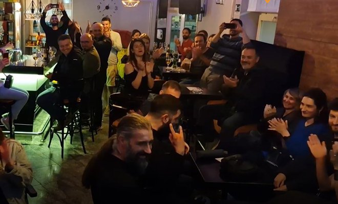 Metaklapa je održala i mini koncert u caffe baru Špica/Foto: Saša Selihar
