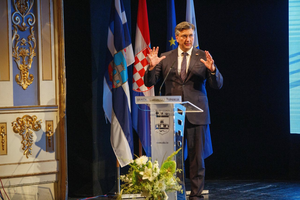 Fotografija: Premijer Andrej Plenković/Foto: Vlado Kos/CROPIX
















 

