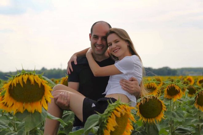 Dimcho Velichkov i Mariana Koval među suncokretima/Foto: Privatni album
