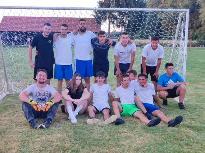 U konkurenciji 7 ekipa na nogometnom turniru „Sv. Ivan 2022.“ odigranom u nedjelju, 26. lipnja na nogometnom stadionu HNK „Jovača“ u Marinom Selu najbolja je bila ekipa „Leteći odred“ iz Daruvara/Foto: Compas
