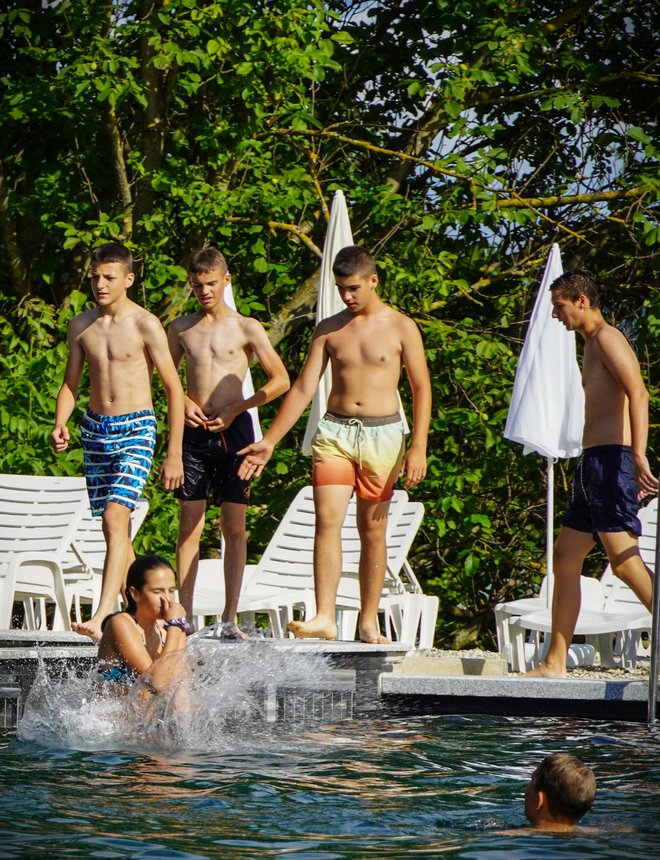 Biološkom bazenu najviše su se razveselili mladi/Foto: Saša Selihar/MojPortal.hr
