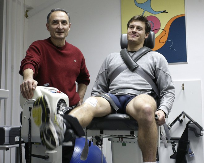 Dr. Božidar Egić (lijevo) pomogao je brojnim sportašima kod saniranja ozlijeda pa tako i Ivici Kosteliću/Foto: Nenad Dugi/CROPIX

