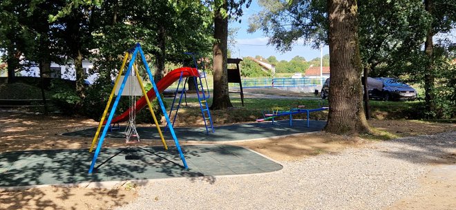 Postojeće dječje igralište je obnovljeno i prošireno, a postavljena je i antistres podloga/Foto: Grad Bjelovar
