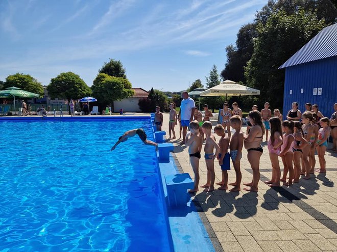 Skakanje i demonstracija plivanja/Foto: Općina Veliko Trojstvo i Šandrovac
