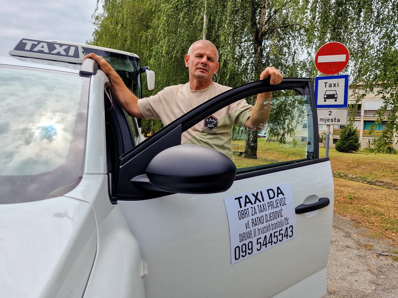 Fotografija: Ratko Djedović trenutno je jedini taksi prijevoznik u Daruvaru/ Foto: Saša Selihar
