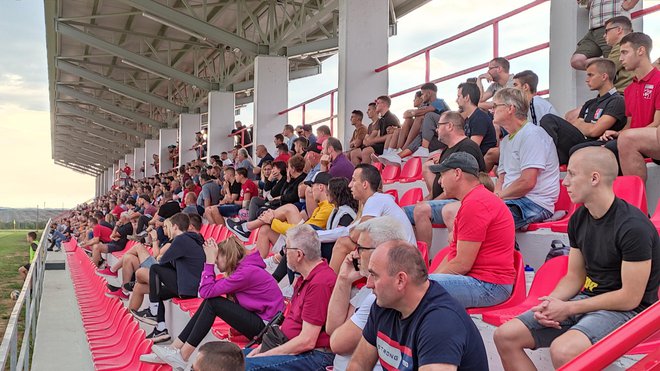 Gledatelji su u lijepom broju napunili stadion na Brdu/ Foto: Deni Marčinković
