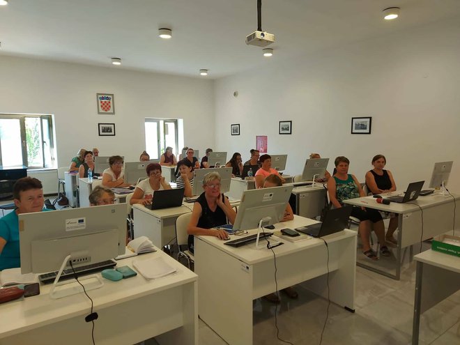 22 žene prošle su edukaciju za računalnog operatera/Foto: Poduzetnički centar Garešnica
