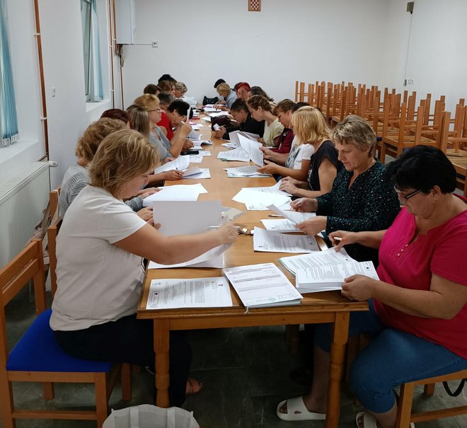 Nakon potpisivanja ugovora, žene su obišle korisnike/ Foto: Općina Končanica
